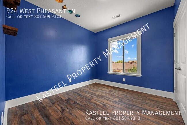 Building Photo - 924 W Pheasant Ln