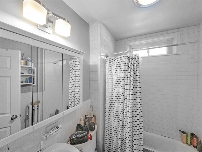 Building Photo - 593 Centre St