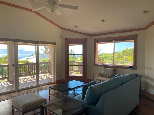 Building Photo - Stunning Launiupoko 2BR Rental – Ocean Vie...