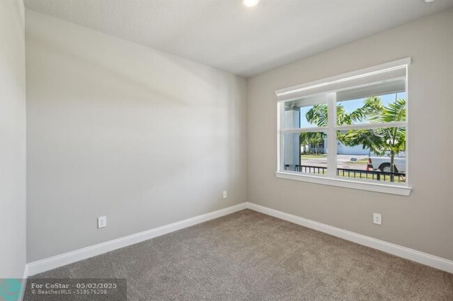 Building Photo - 9041 Dahlia Cir