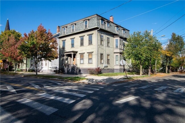 Building Photo - 70-70 Dexter St