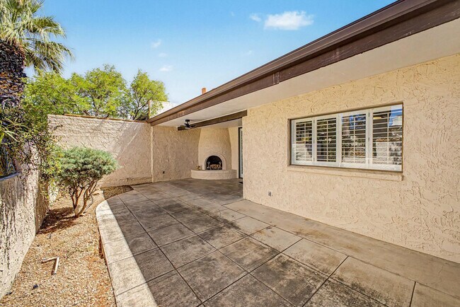 Building Photo - 37210 N Tranquil Trail