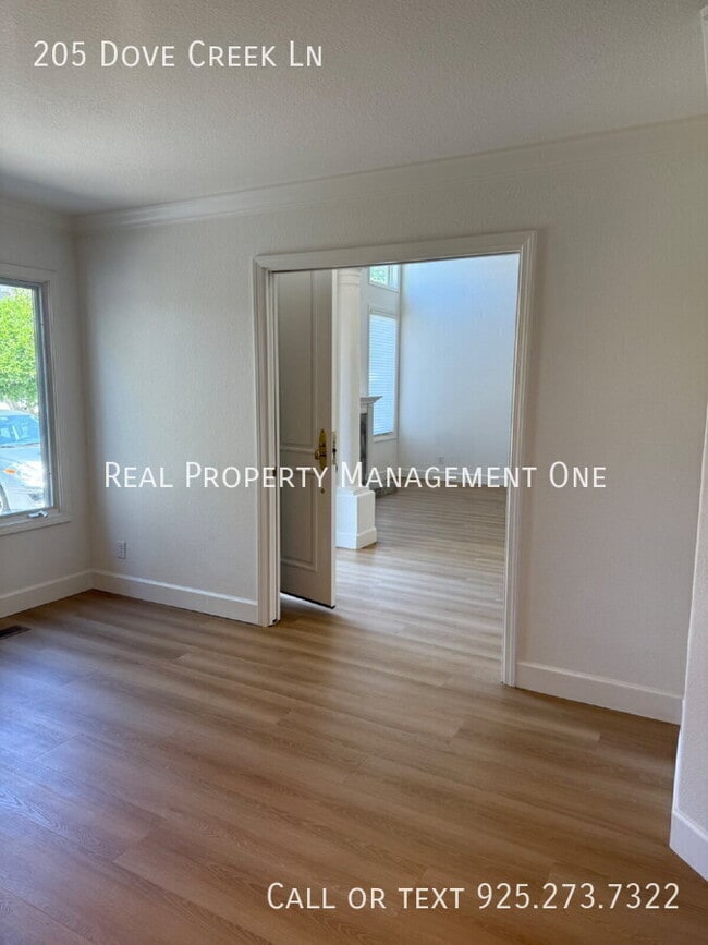 Building Photo - 205 Dove Creek Ln