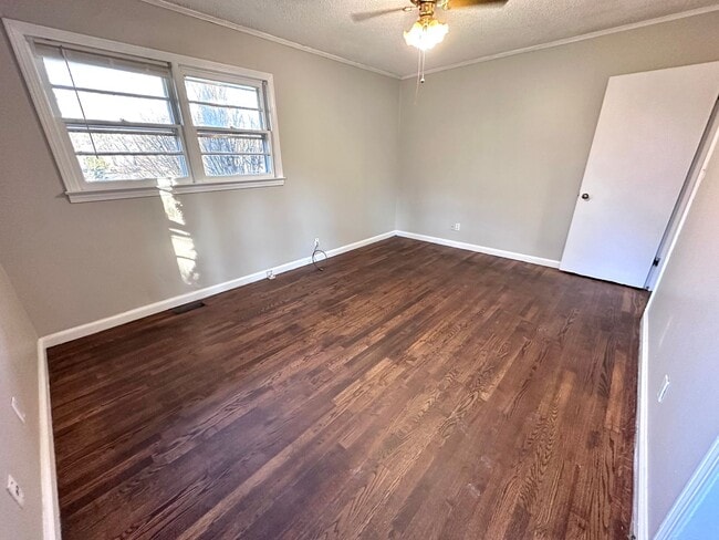 Building Photo - 3 Bedrooms, 1 Bathroom - House in West Rome!