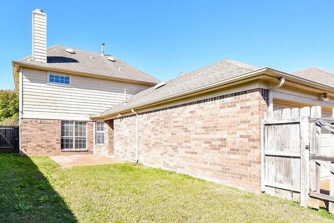 Building Photo - 752 N Ericson Rd