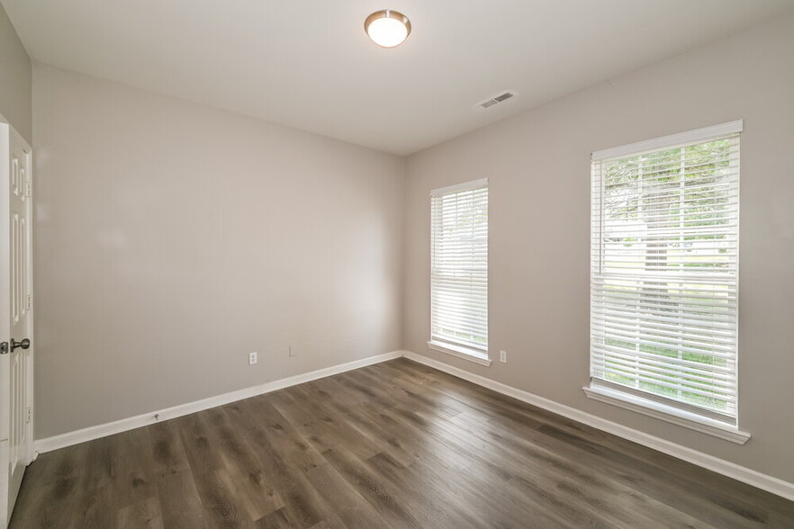 Building Photo - 8704 Rozumny Dr