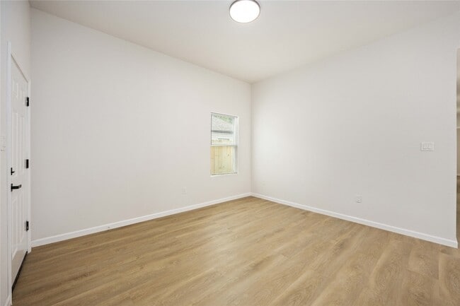 Building Photo - 309 Massachusetts St