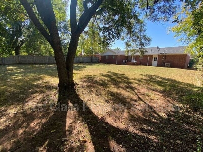 Building Photo - 6300 N Wildewood Dr