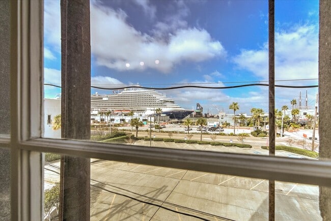 Building Photo - 2206 The Strand