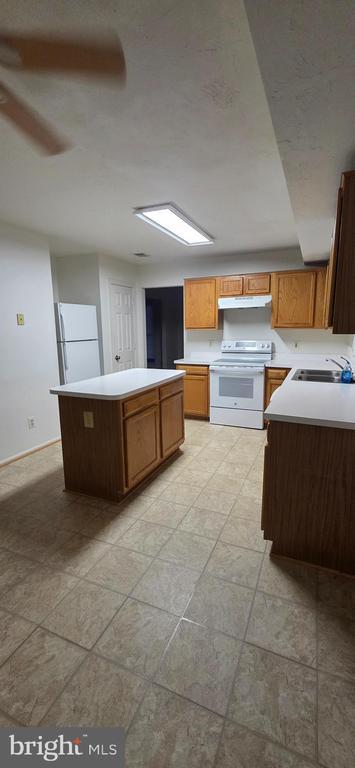 Building Photo - 15731 Pierre Ct