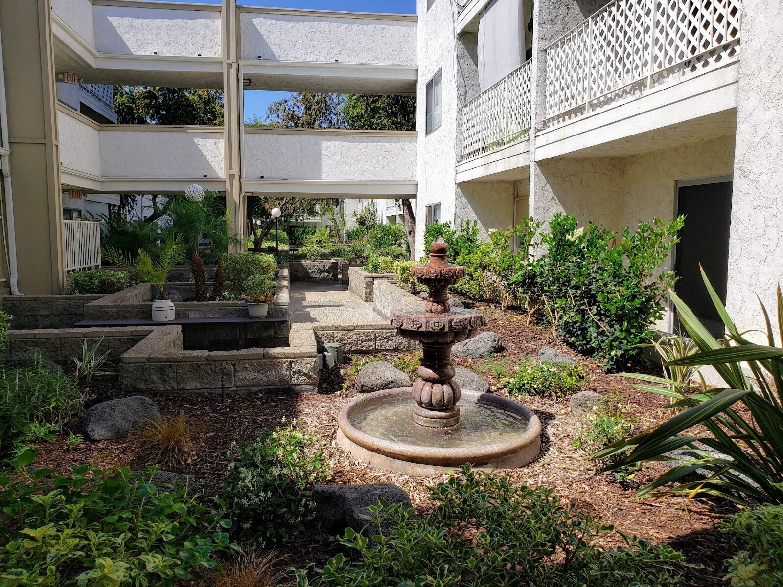 Building Photo - 3565 Linden Ave