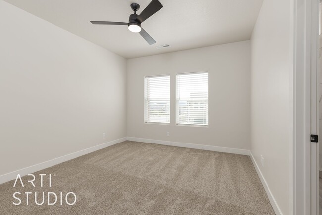 Building Photo - New Canyon Crest 3 Bedroom, 2.5 Bathroom T...