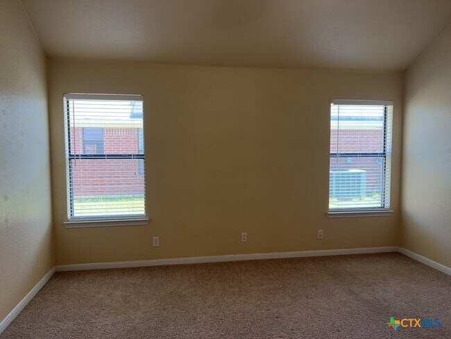 Building Photo - 2509 Lavender Ln