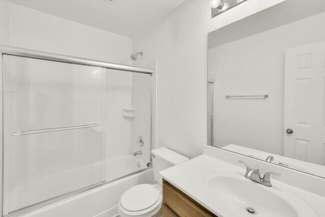 Building Photo - 808 Meadow Bluff Ct