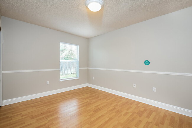 Building Photo - 4537 Willamette Cir