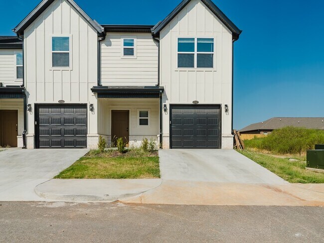 Building Photo - 1717 Cuppett Cir