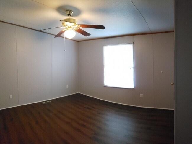 Building Photo - 18 Valley Trail SE