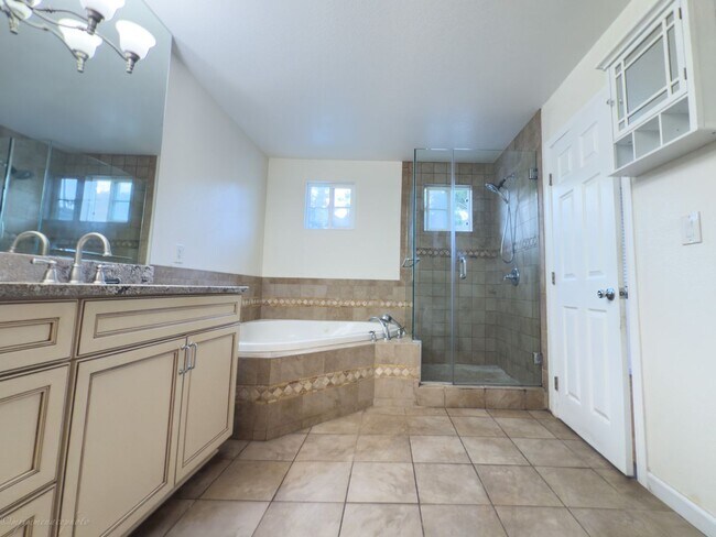 Building Photo - Beautiful 4 Bedroom, 3 Bath Home in Lemon ...