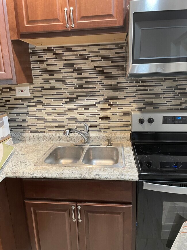 Building Photo - 9522 S Vanderpoel Ave