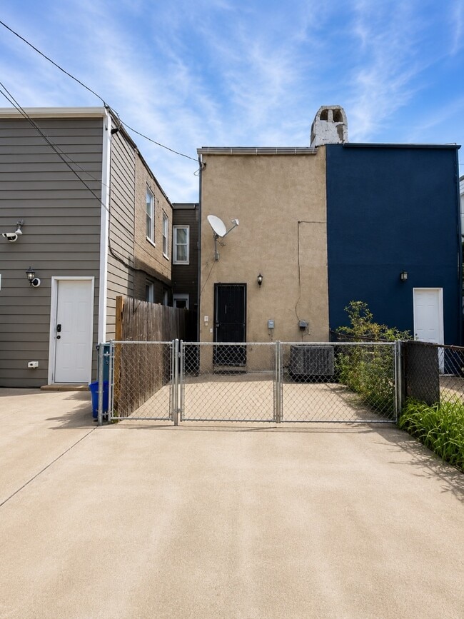 Building Photo - 224 N Patterson Park Ave