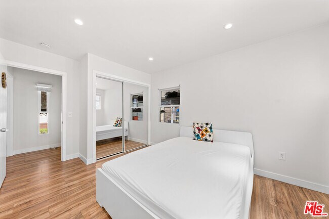 Building Photo - 2559 Colby Ave