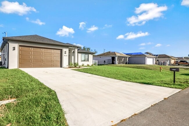 Building Photo - Charming 3BR House in Cape Coral