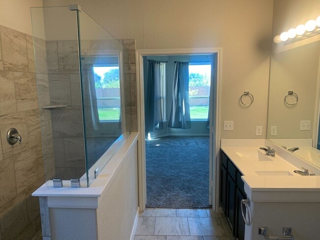 Building Photo - *COMING SOON* Comfort & Convenience – 2-Story Home with Fenced Backyard!