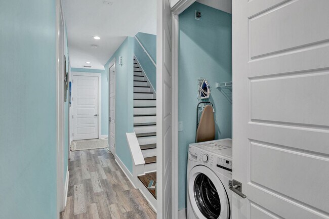 Building Photo - Luxury Beach Living Just Two Blocks from the Ocean – 4 Bed/3 Bath Fully Furnished Jacksonville Be...