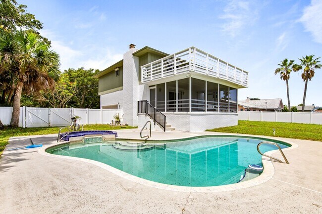 Building Photo - 7810 S Tropical Trail