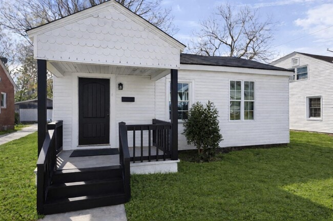 Building Photo - 307 Manhattan Ave