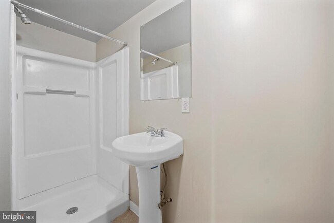 Building Photo - 1 Esmond Ct