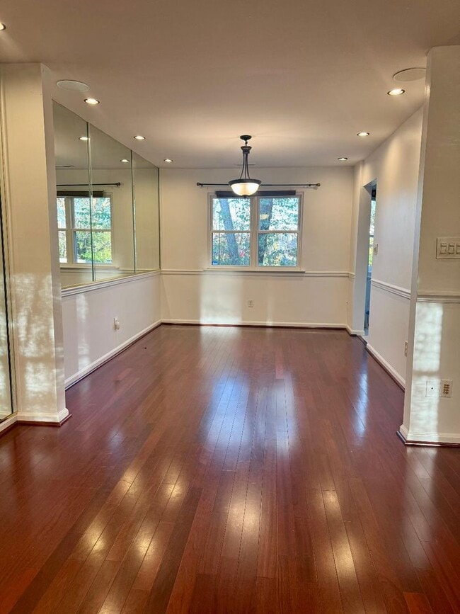 Building Photo - Nice 4 Bedroom 2.5 Bath home.