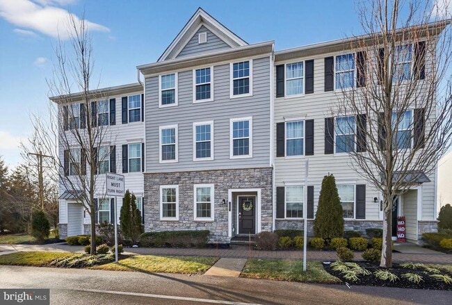 Building Photo - 11 Hedley Ln