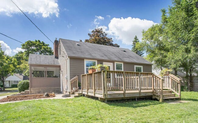 Building Photo - 2163 Englewood Dr SE