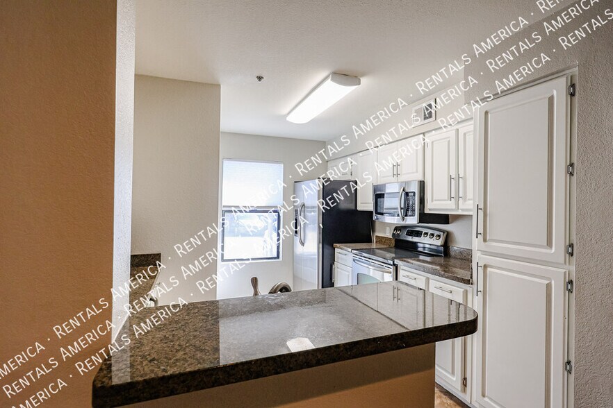 Building Photo - 2025 E Campbell Ave