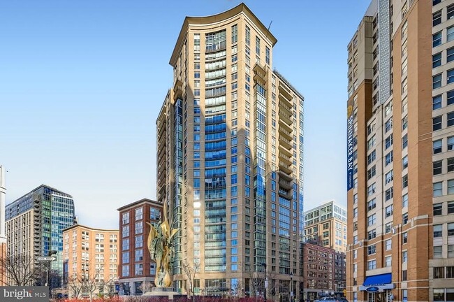 Building Photo - 675 S President St