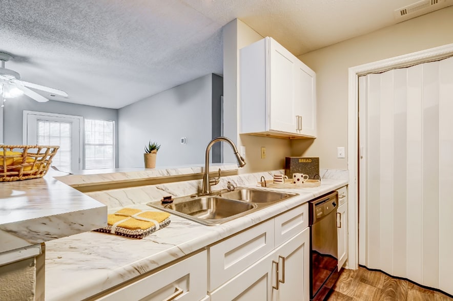 Primary Photo - Rivoli Run Apartments