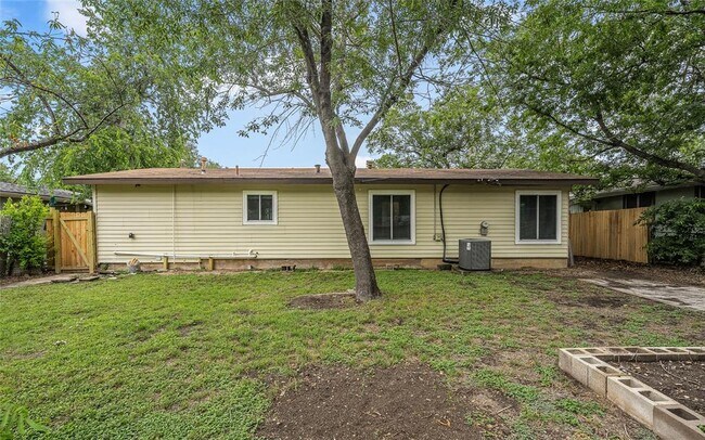 Building Photo - 1309 Suffolk Dr