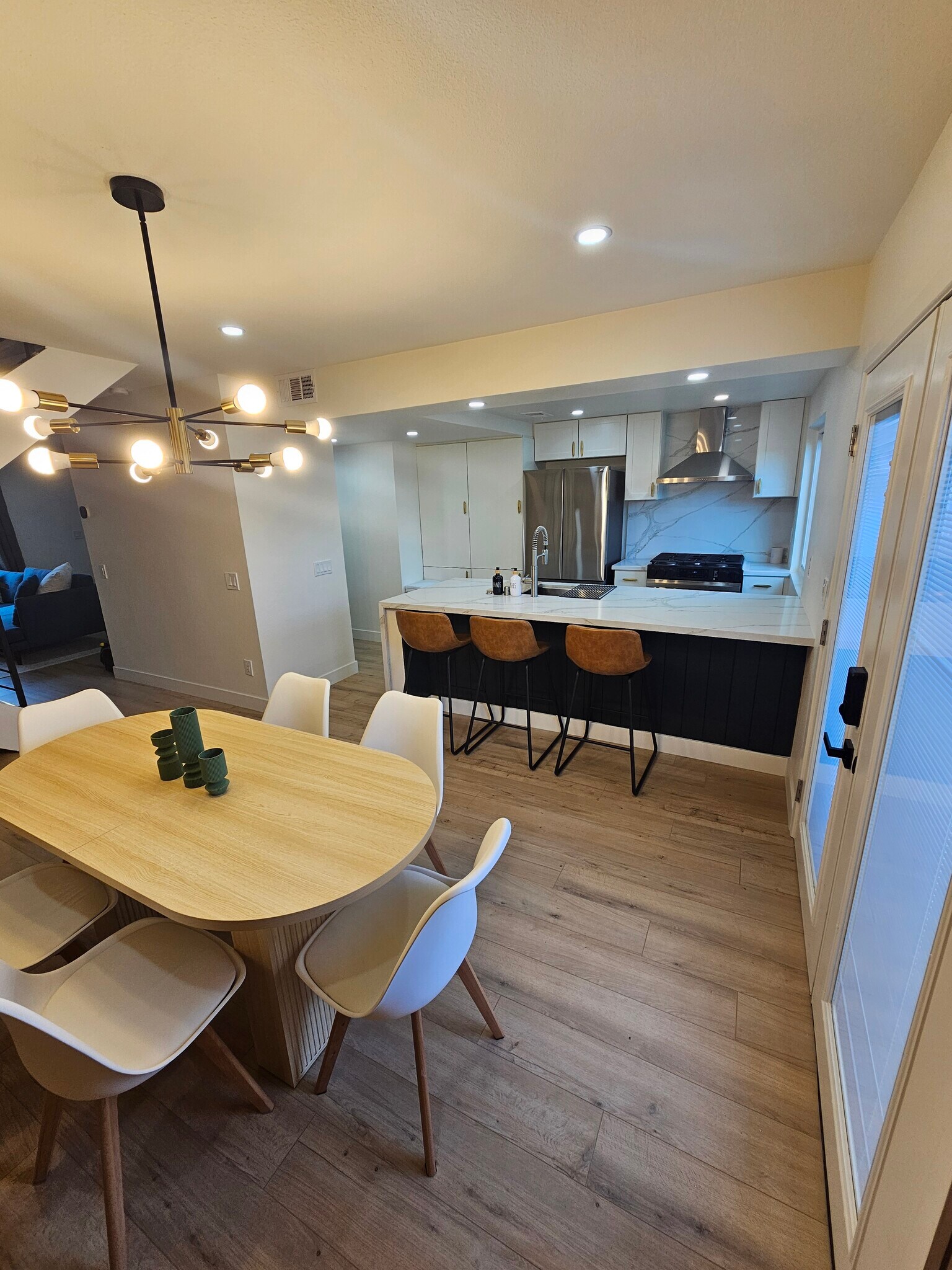 Building Photo - 266 E Via Escuela