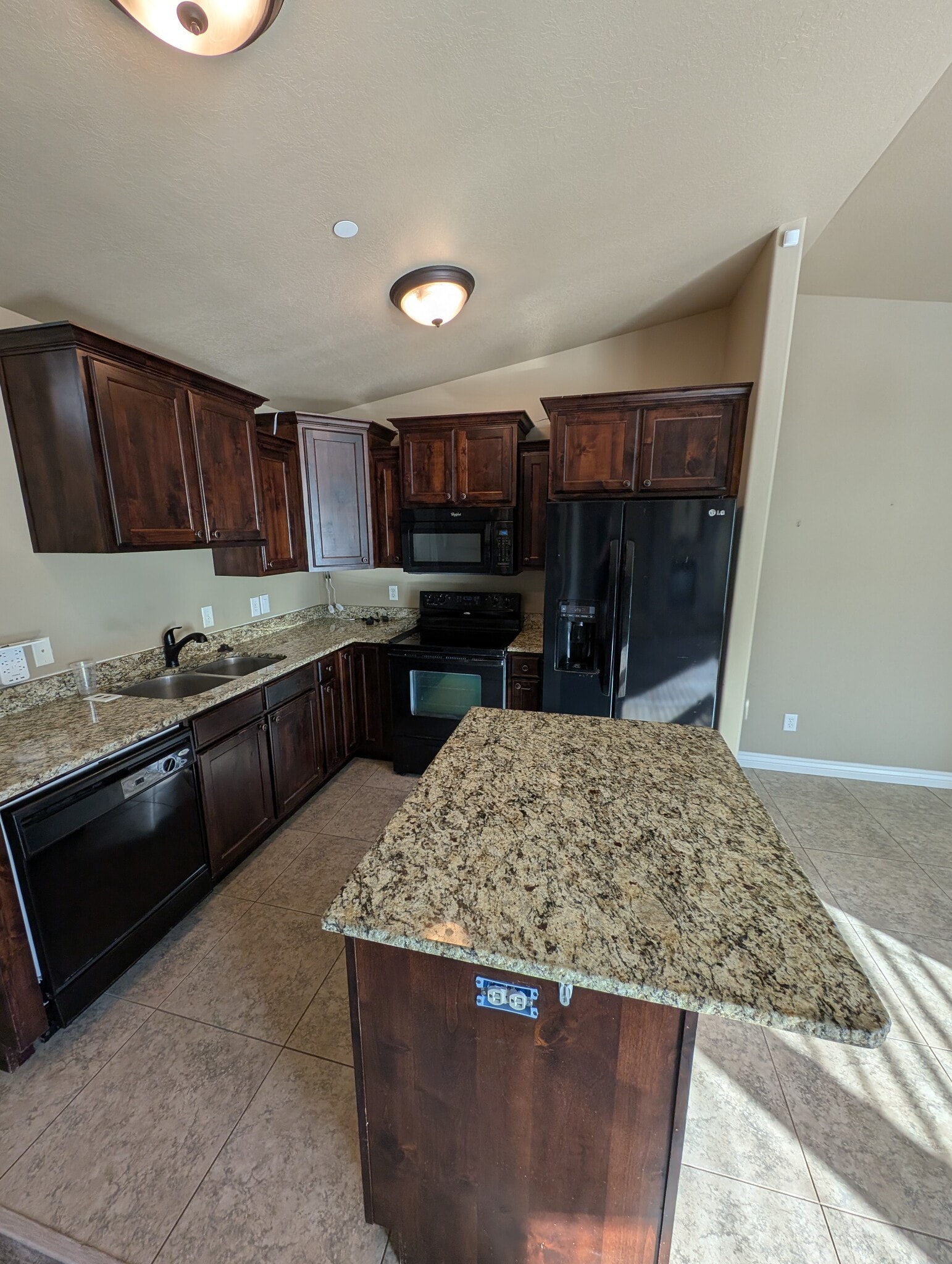 Kitchen - 909 S Main St