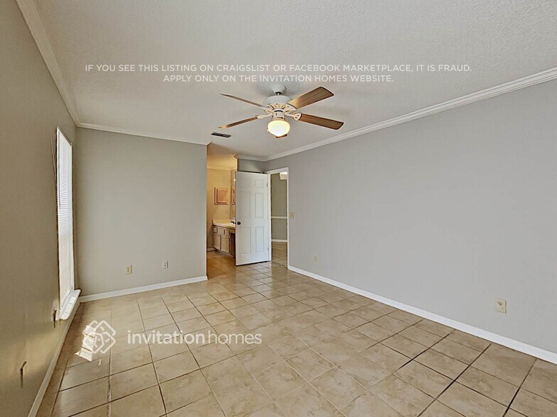 Building Photo - 2463 Twin Springs Dr N
