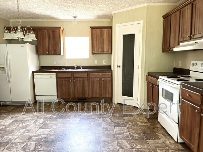 Building Photo - 327 Reavis Mountain Rd