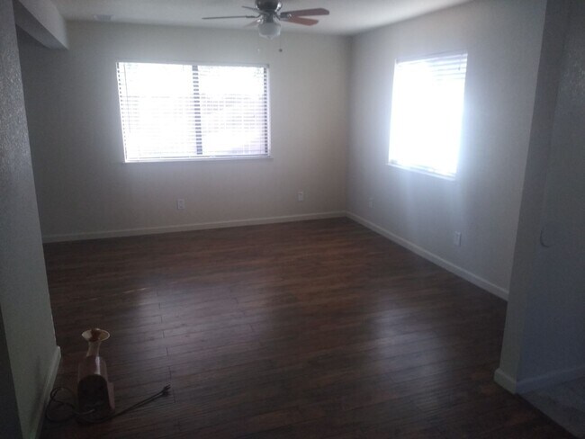 Building Photo - 2 Bedroom Single Family Home in Loomis-Bring your Animals!