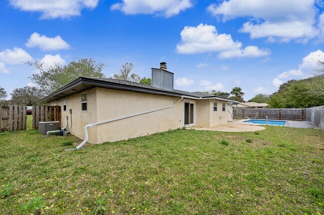 Building Photo - 6 Pinehurst Dr