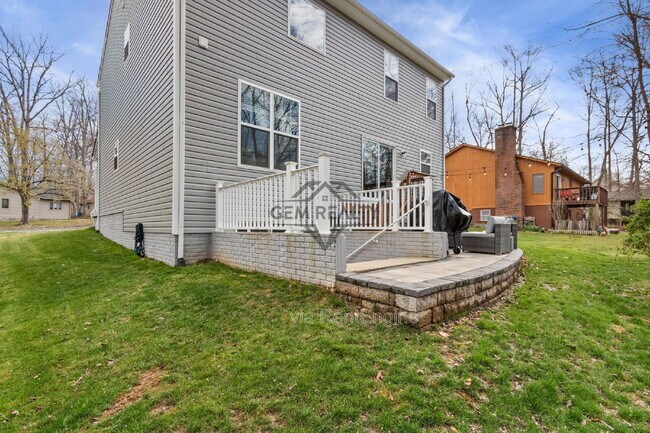 Building Photo - 102 Monroe St