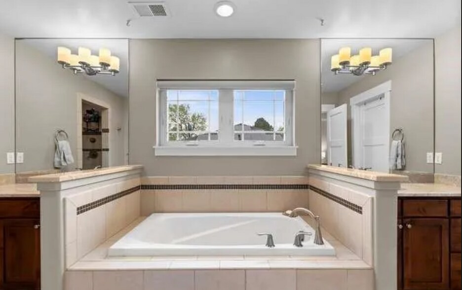 Building Photo - 965 S Clarkson St