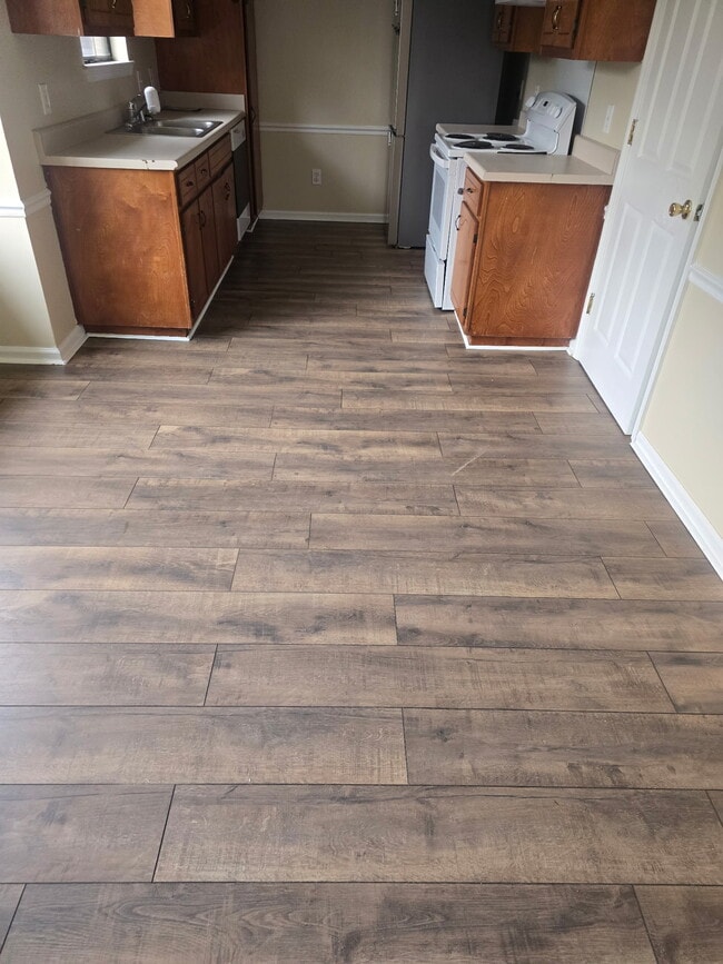 Building Photo - 137 Laredo Cir