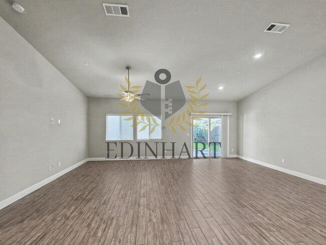 Building Photo - 1132 S Simon St