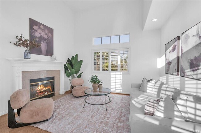 Building Photo - 338 Calle Vista