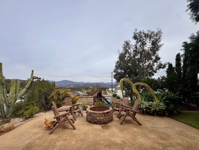 Building Photo - 221 Sage Rd